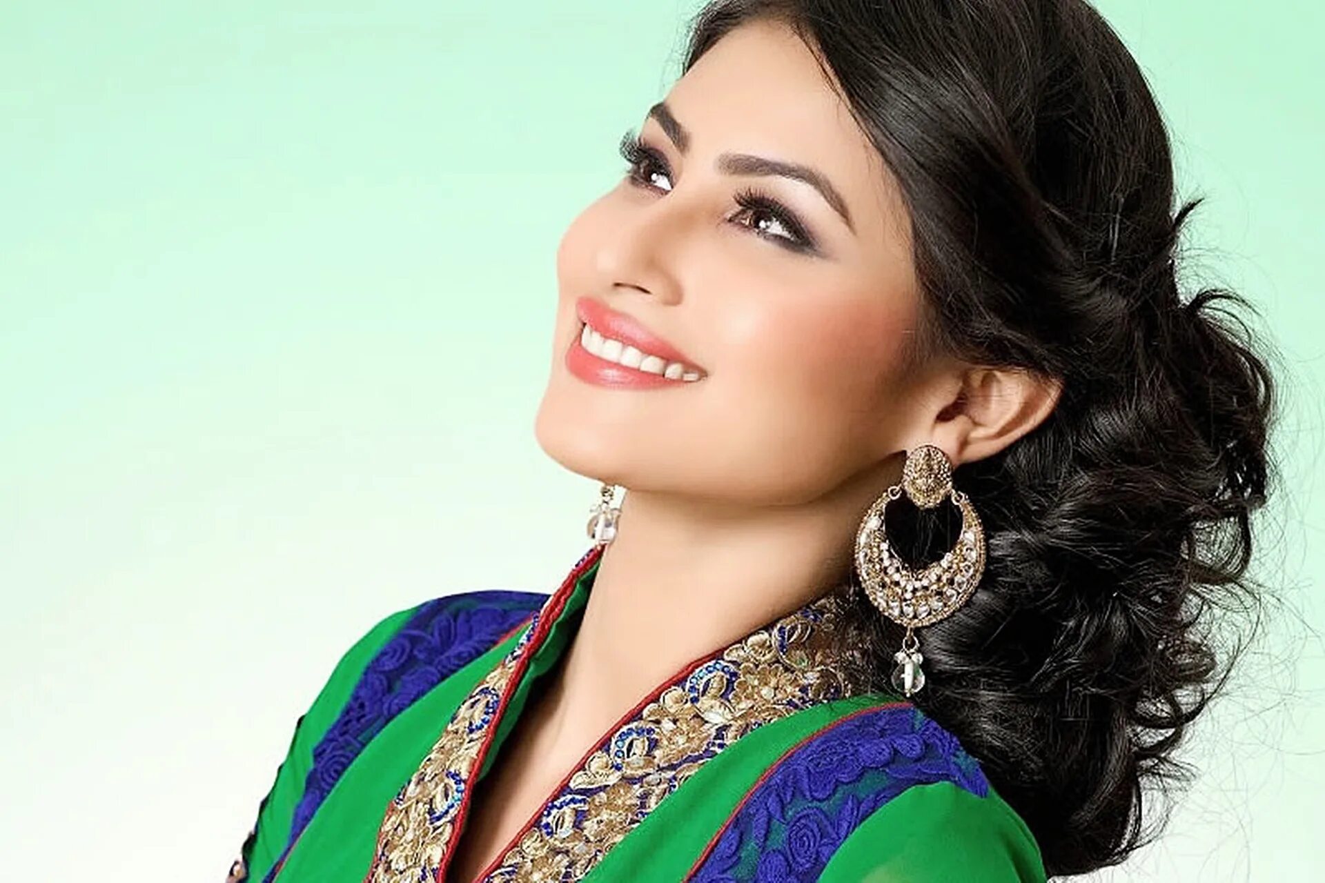 Муни рой. Моуни рой актриса. Муни рой. Муни рой. Mouni roy.