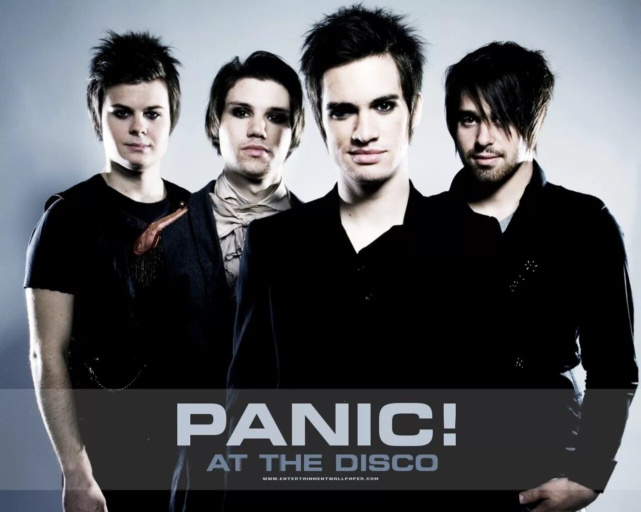 Panic at the disco new. Группа Panic! At the Disco. Паник Брендон. Panic at the Disco 2006. Panic at the Disco участники.