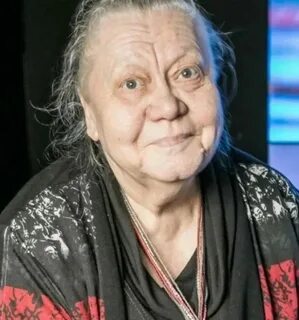 Кто играет роль бабушки