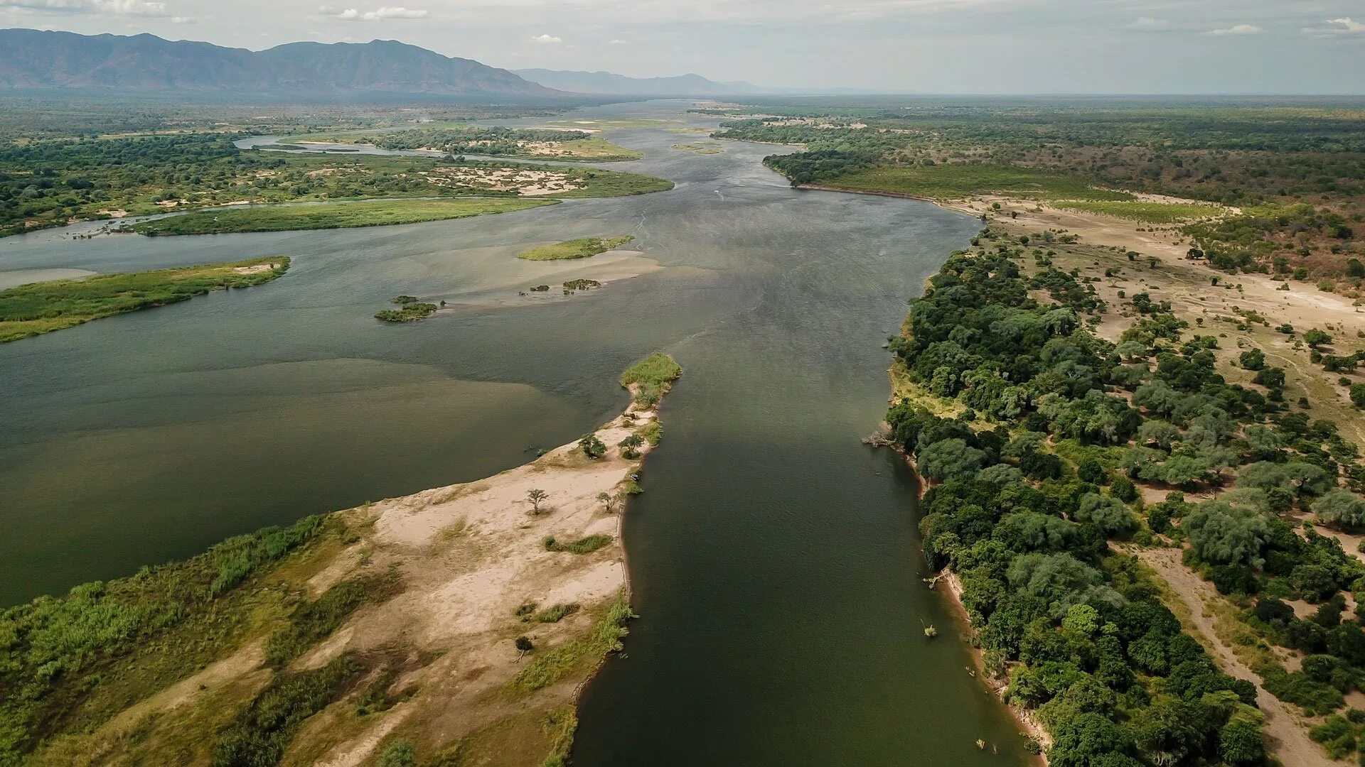 Africa river. Река Замбези Африка. Лимпопо река в Африке. Река Замбези Мозамбик. Исток реки Замбези.