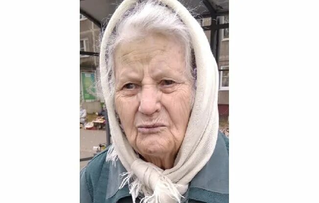 Морщинистая женщина. Бадди винкл 92 летняя бабушка. Бадди уинкл в молодости. 20 летняя бабушка. Старушка 100 лет.