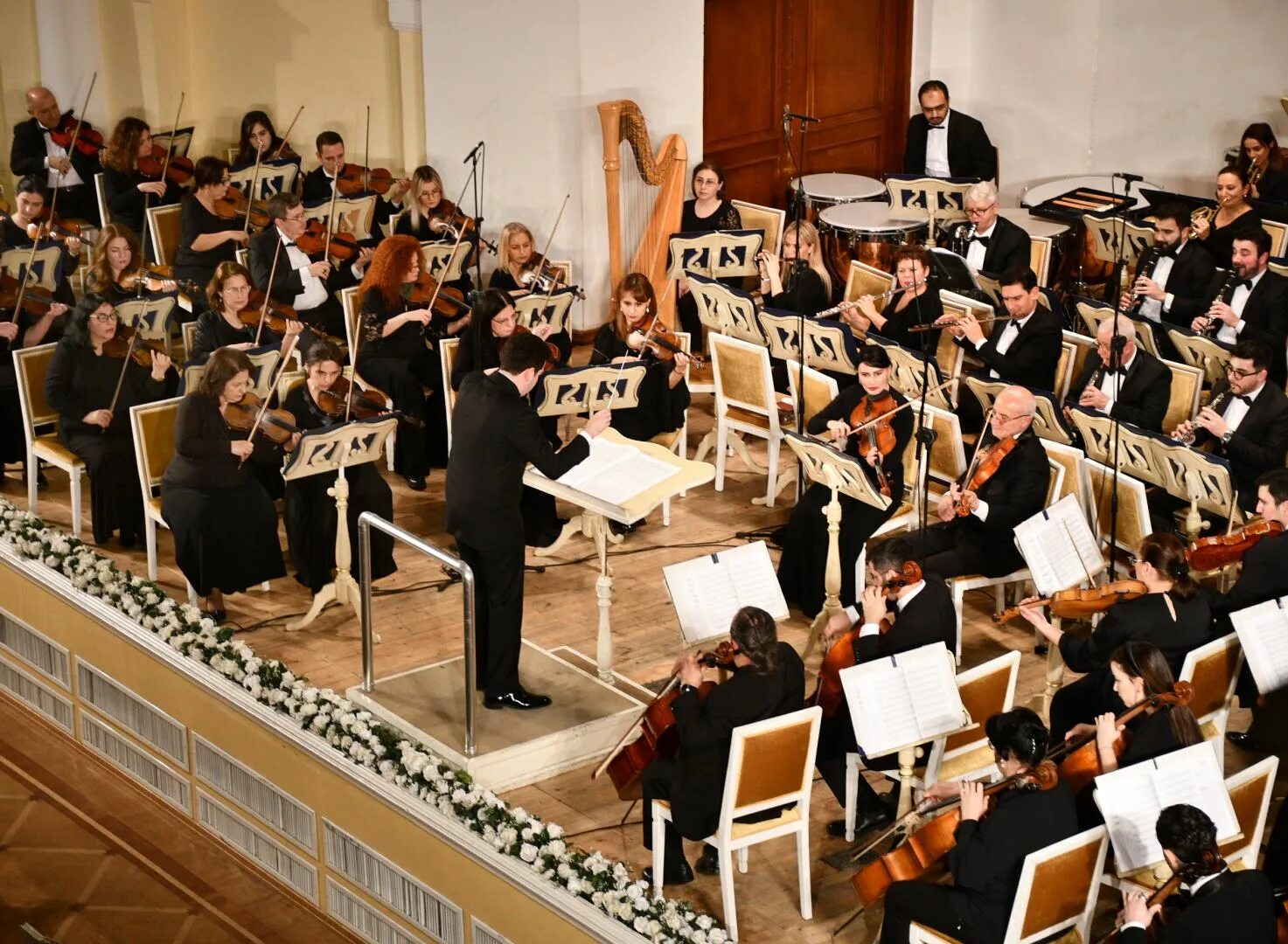 Оркестр видео. Оркестр видео. Оркестр видео. Будапештский филармонический оркестр. Большой оркестр.