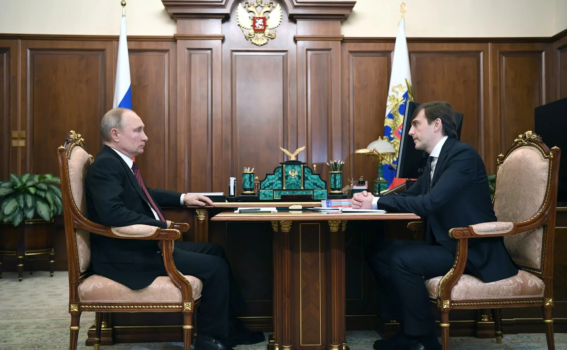 Встреча с министром просвещения сергеем кравцовым. Владимир путин встретился с министром просвещения сергеем кравцовым. кравцов и путин. встреча президента с министром просвещения.