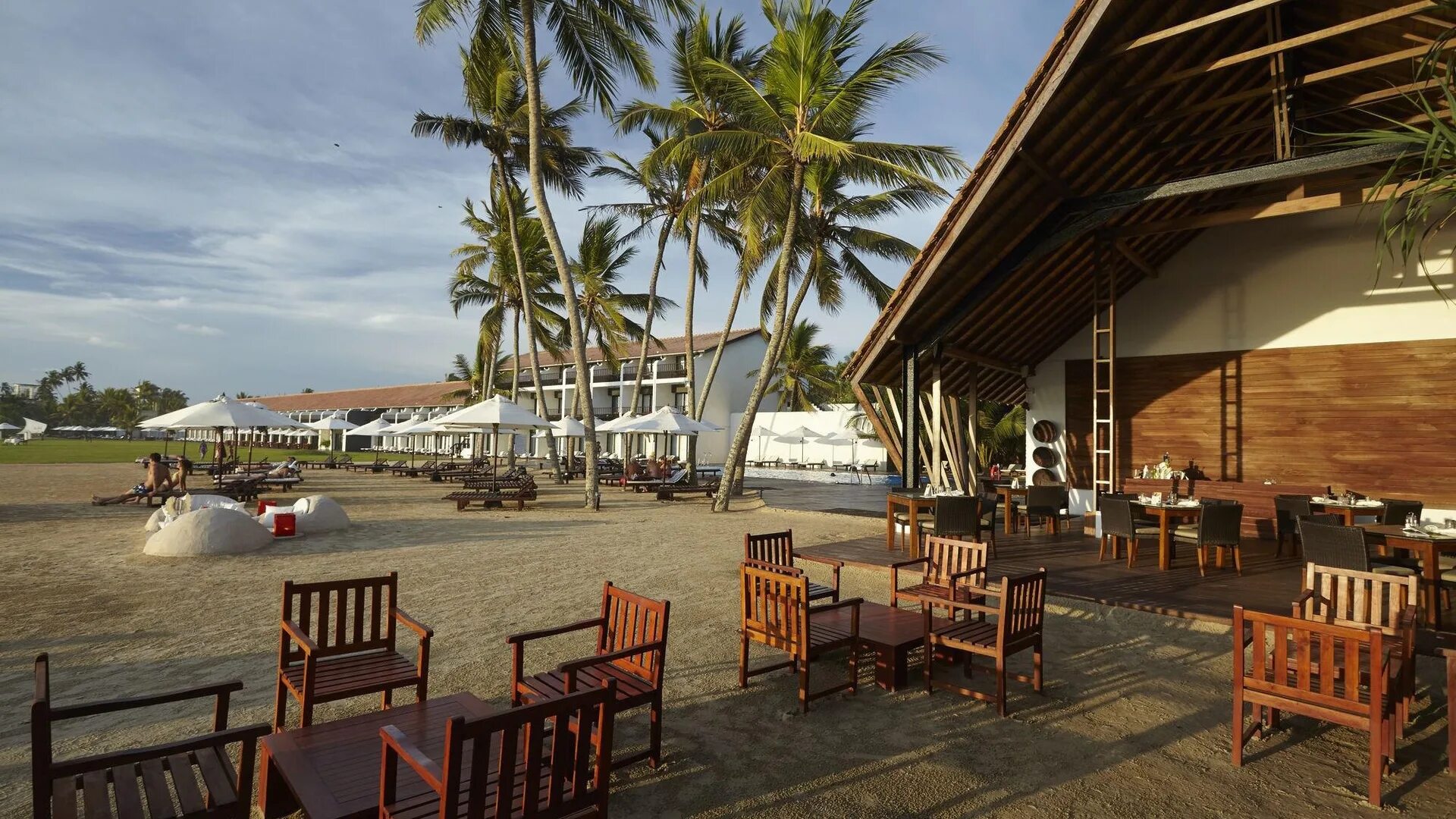 Centara ceysands шри ланка. Отель Ekho Surf. Бентота, Бентота. Surf Ekho отель Шри. Бентота Шри Ланка океан.