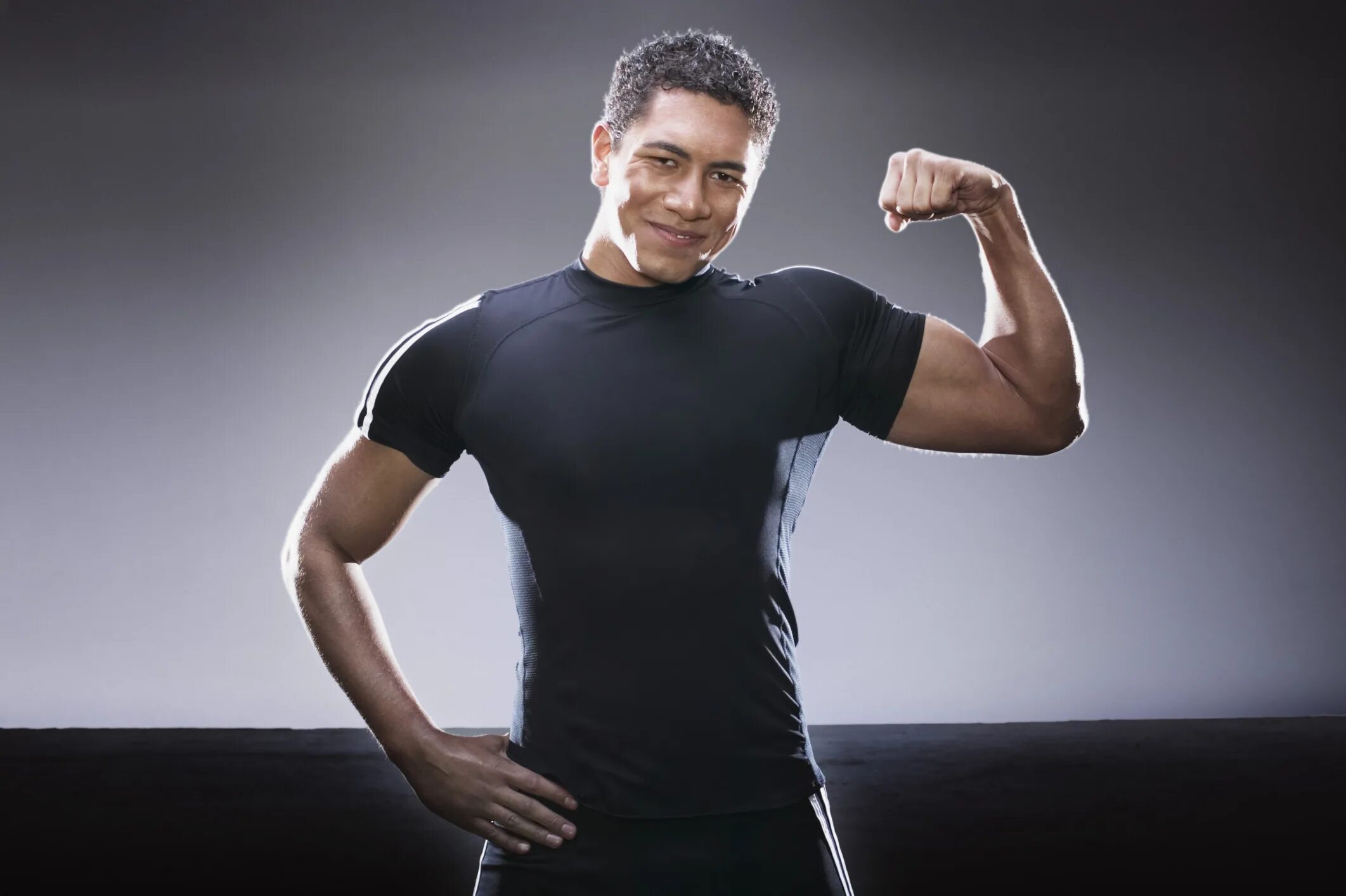 смешные рисунки мужчин. накачал одну руку. маттиас шлитте армрестлер. одна рука сильнее другой. одна рука сильнее другой.