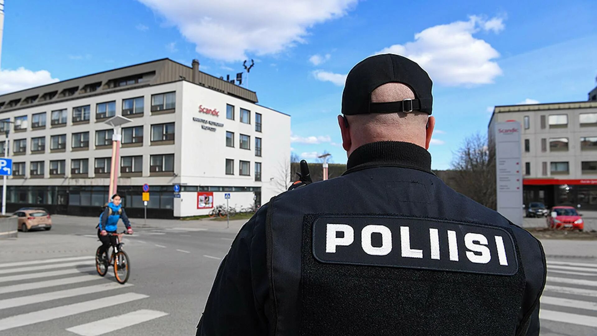 Полицейские обвиняют. Полиция Финляндии. Финские полицейские. Фото финских полицейских. Цветная полиция.