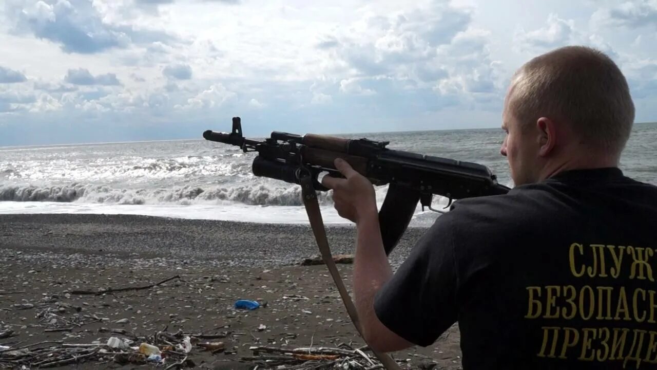 25 стрельба. Акмс 74 чечня. Гп 25 стрельба. Стрельба из гп 25. Гп-25 гранатомёт ттх.