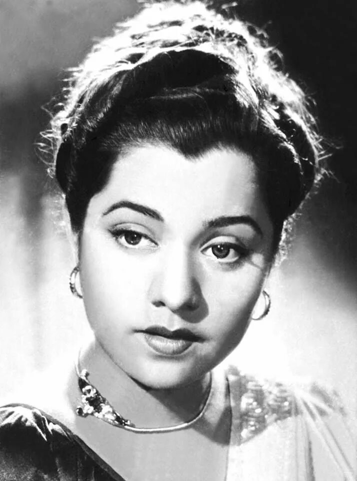 Саянтани гхош. Эмми россум. She is famous actress. She is famous actress. Сучитра сен индийская актриса.