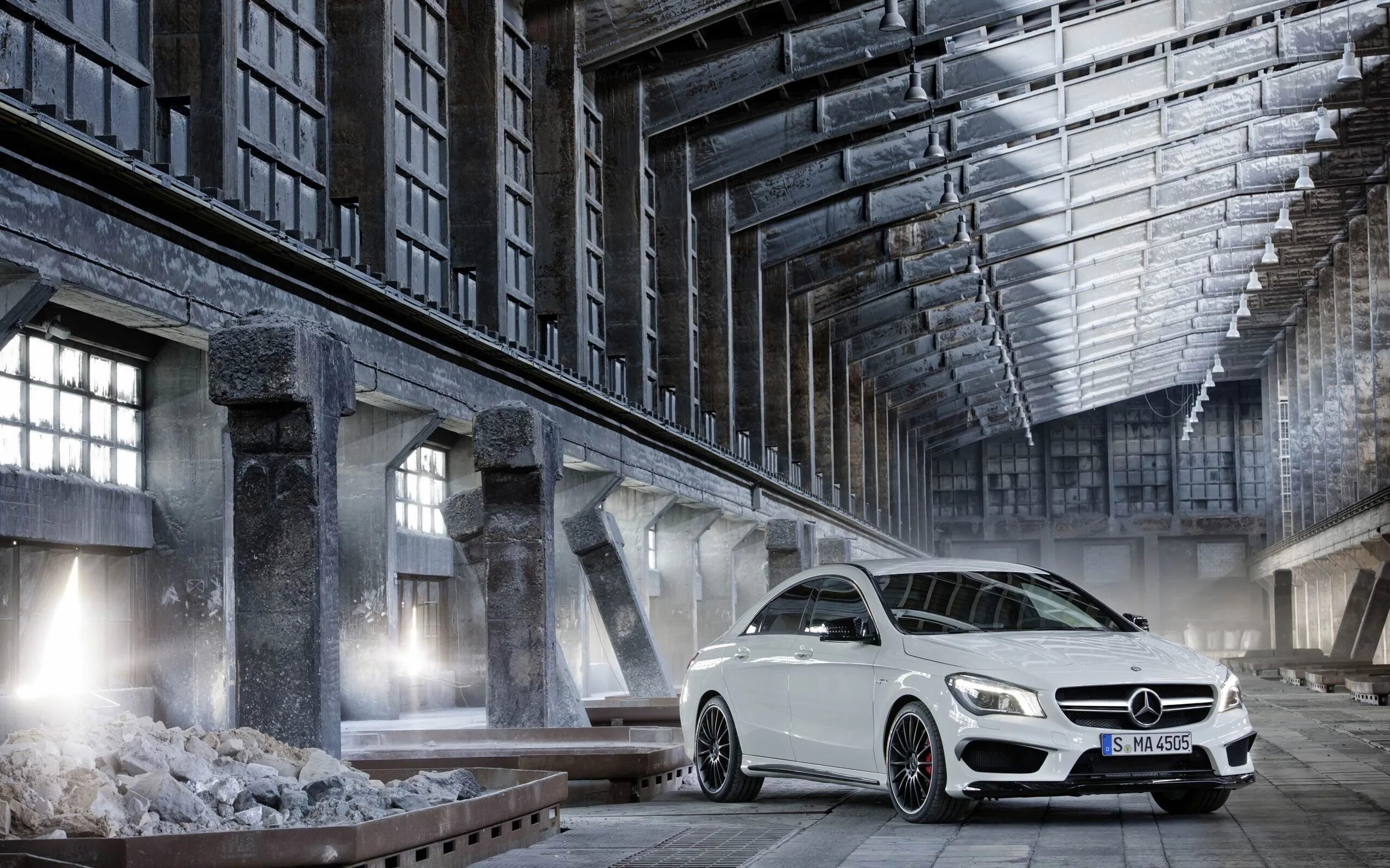 Сток мерседес. Mercedes-Benz c117. CLA 45 AMG 2014. Mercedes Benz 2023. Мерседес 117.