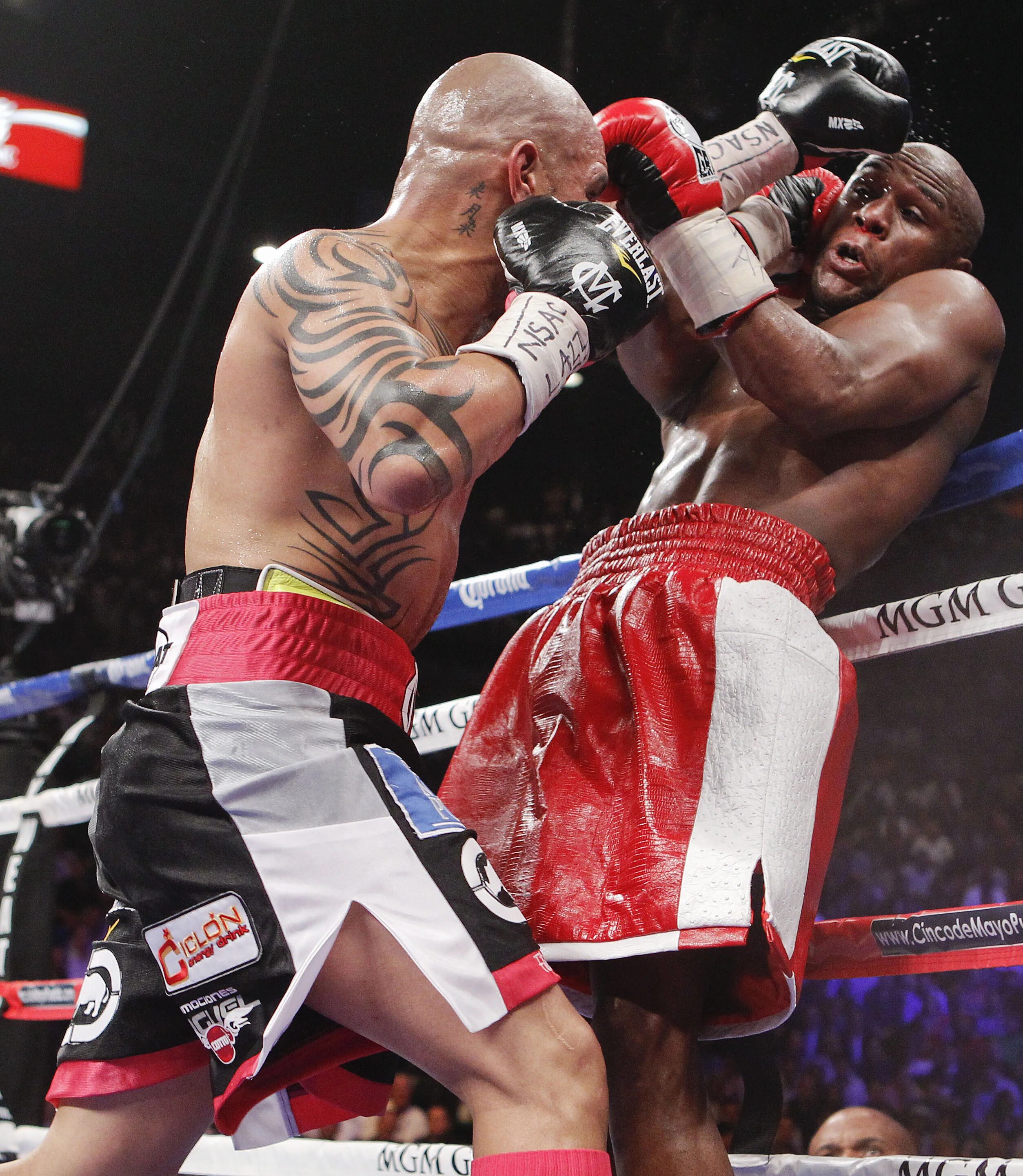 Шон брэди ufc бои. Бой года все года. Andre ward. Бой года все года. Бой года все года.