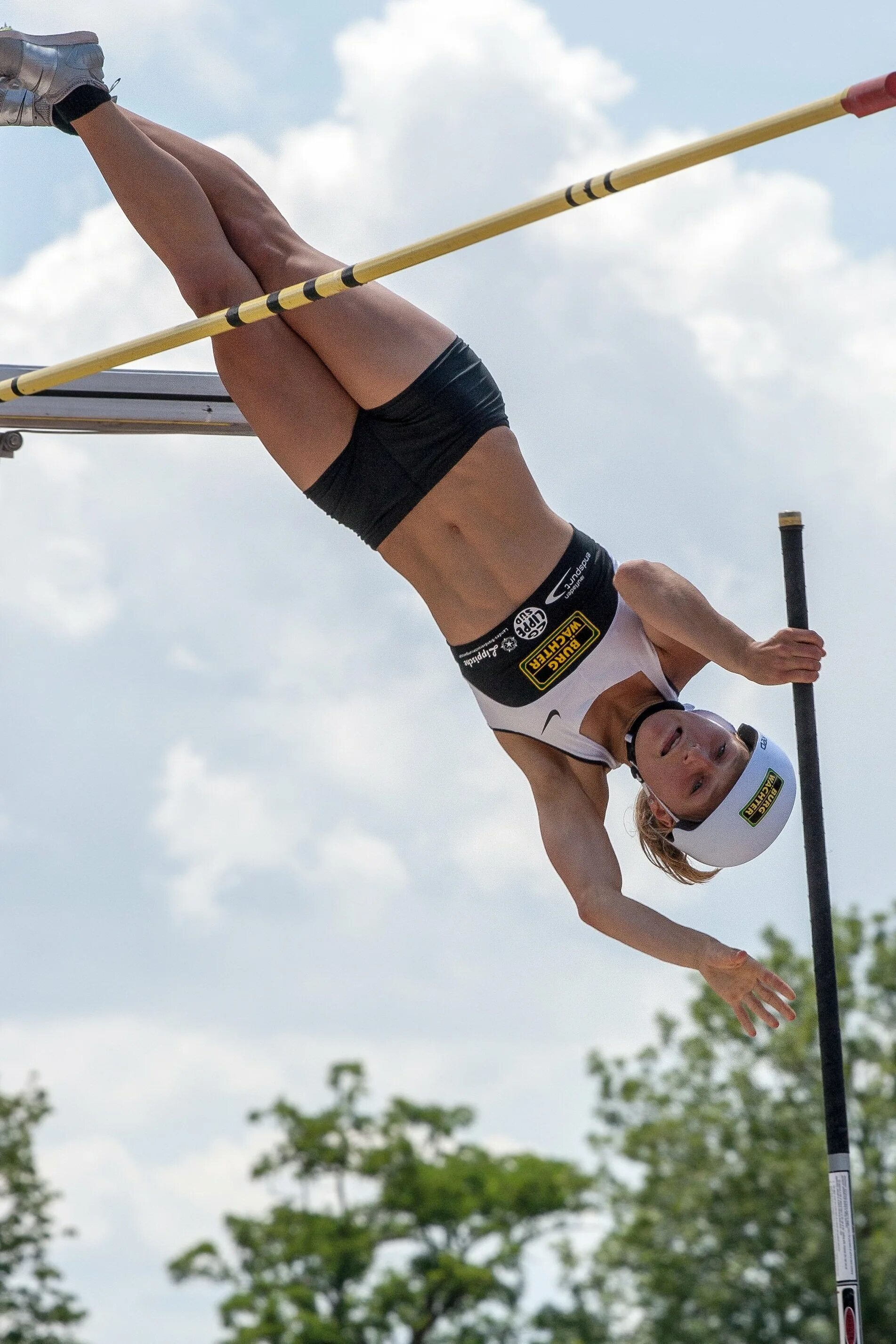 Квадробика группа. Прыжки спорт. Прыжки с шестом. Спортивный шест. Вид спорта с шестом.