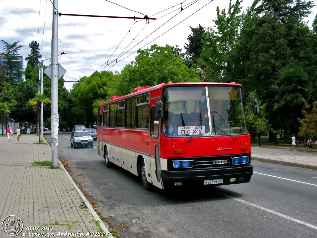 Автобусы сухуми. Икарус 250 Абхазии. Автобус Сухум. Автобус Ткуарчал Псоу. Автовокзал Сухуми.