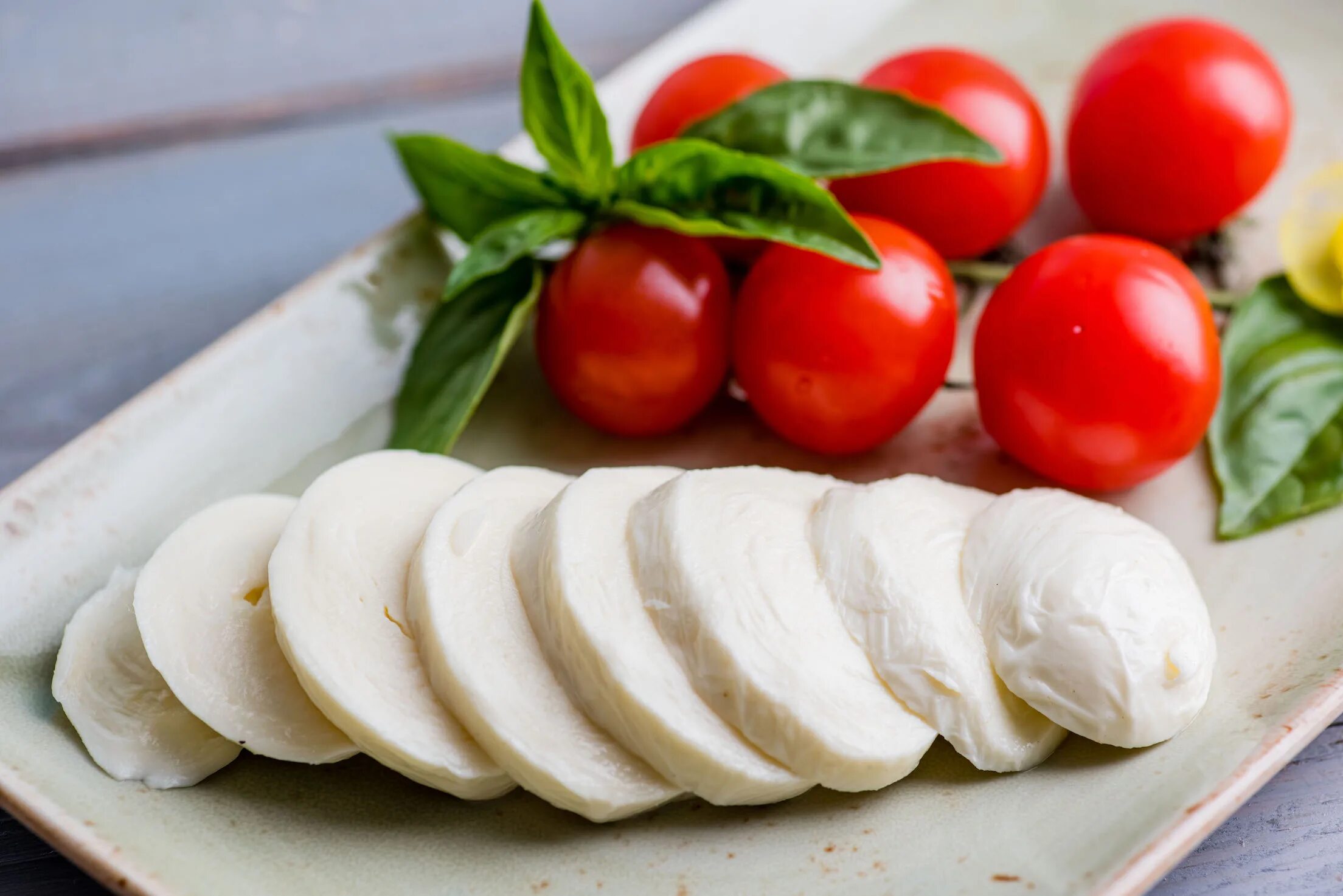 Моцарелла mozzarella. Сыр моцарелла Италия. Моцарелла Ужурская. Сыр моцарелла сыр моцарелла. Как приготовить сыр моцарелла