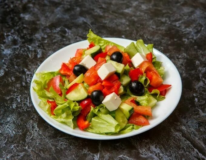 Греческий с фетой. Греческий салат с фетой и оливками. Греческий с фетой. Греческий с фетой. Греческий с фетой.