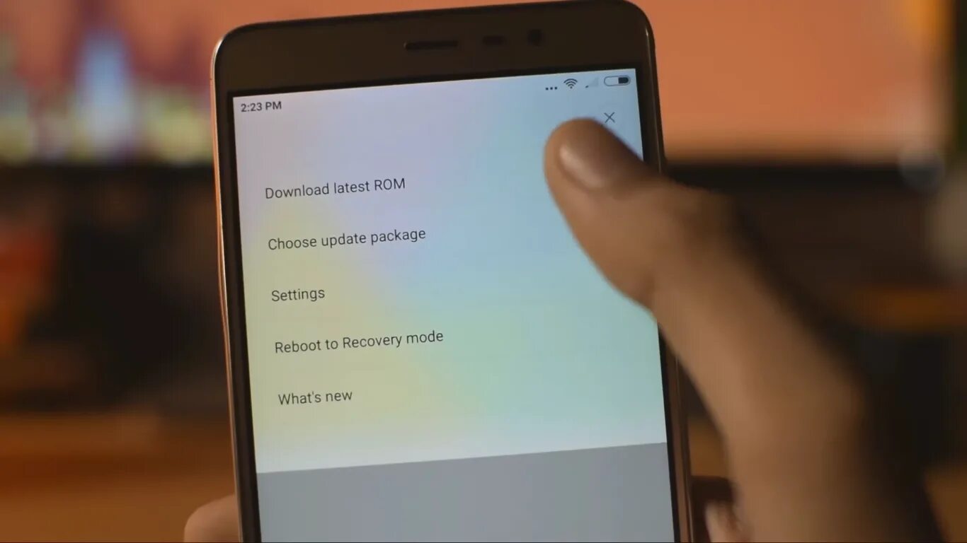 Xiaomi убрать экран. Жёлтое пятно на экране смартфона. Жёлтая полоса на экране смартфона. Xiaomi желтые пятна на экране. Xiaomi полосы на экране.