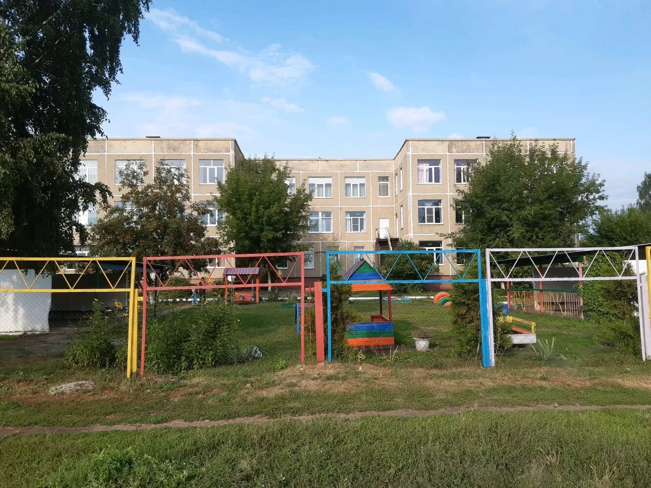 Ярославль детский сад родничок. Мадоу центр развития ребенка детский сад 167 родничок хабаровск. Родничок ярославль. Детский сад ивняки. Микрорайон новосиликатный барнаул.