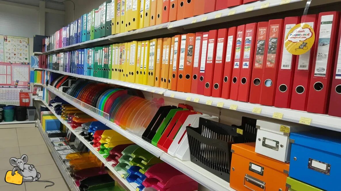 очень много канцелярии. стеллажи для магазина канцтоваров. магазин канцтоваров. канцелярский магазин. магазин канцтоваров и офисных.