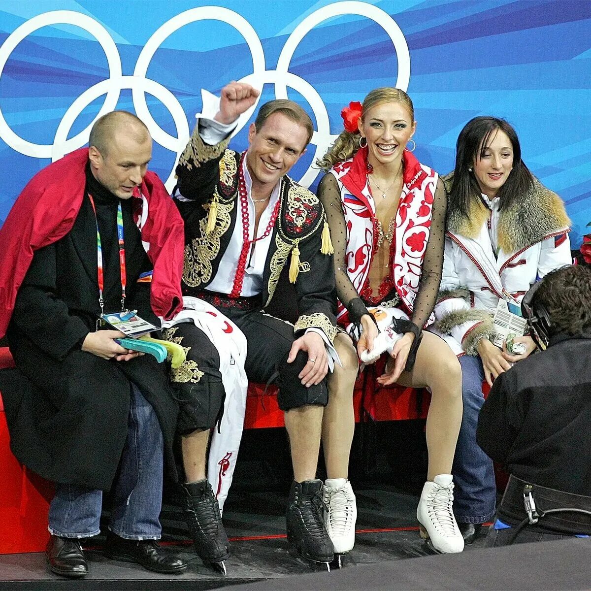 Навка выступление на олимпиаде. Навка и костомаров 2006. навка и костомаров. навка на льду.