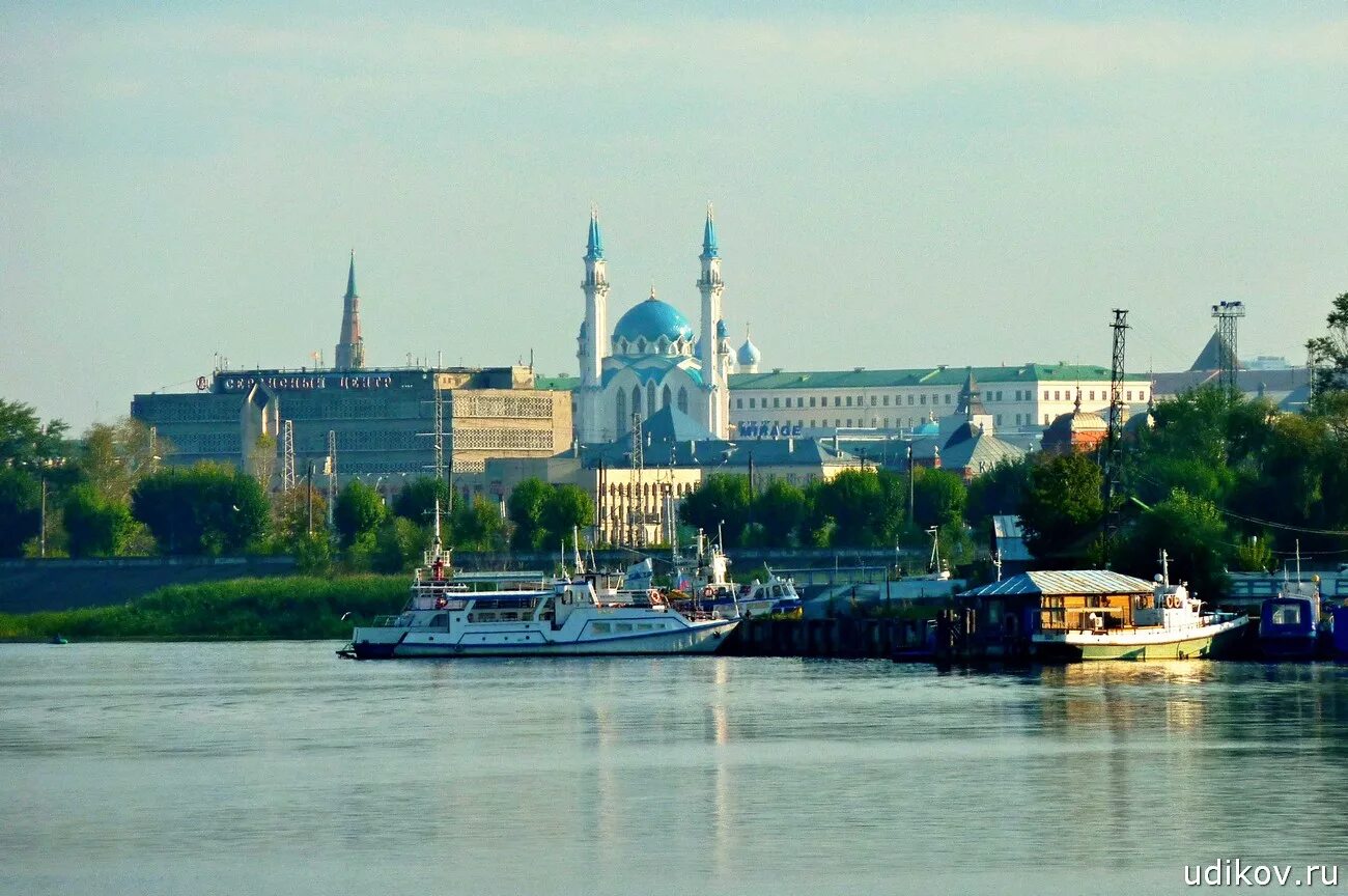 Казань расположен на реке