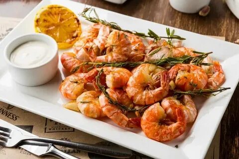Как есть жареные креветки