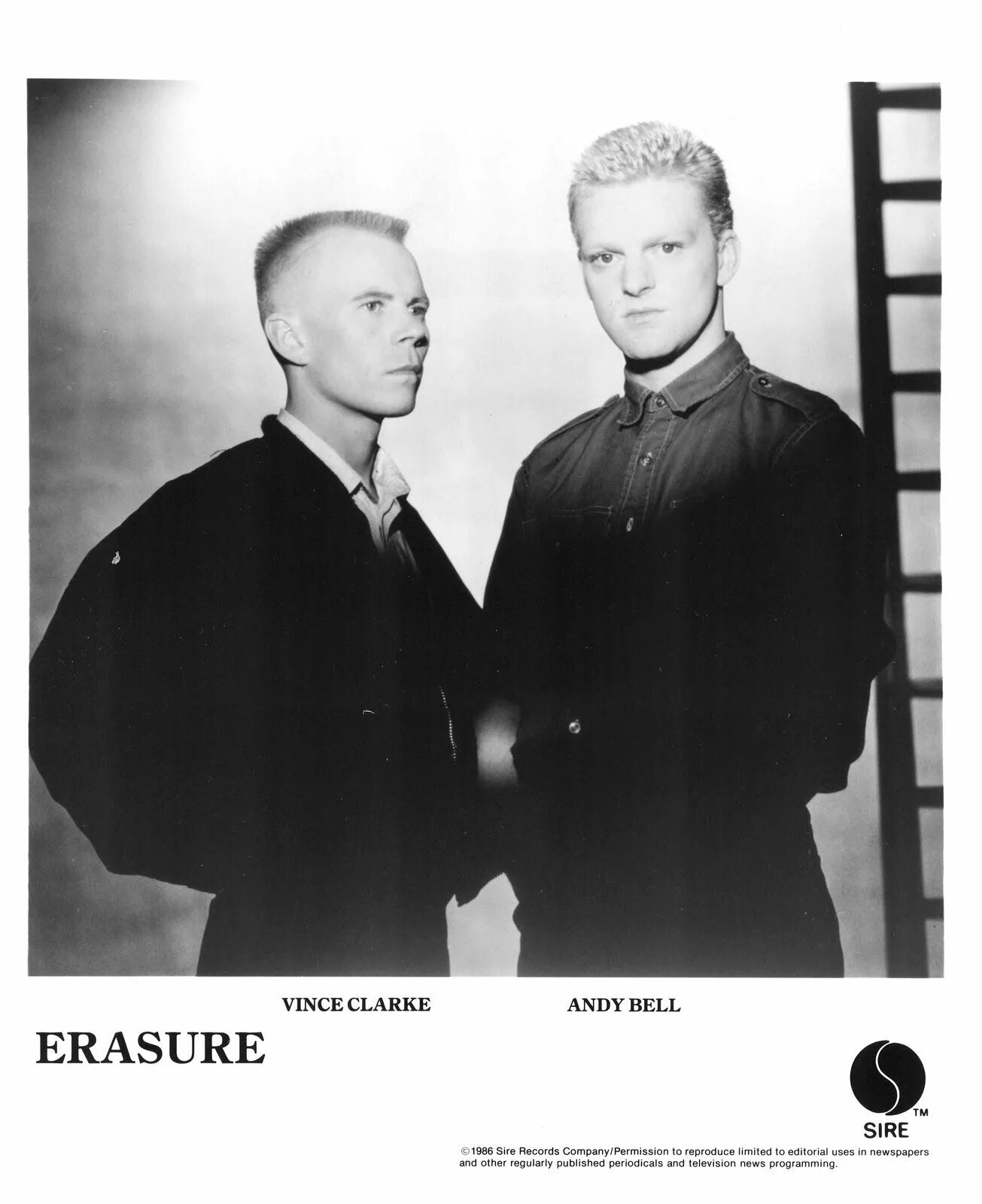 Группа Erasure. Винс Кларк Erasure. Энди Белл Erasure. Erasure группа сейчас. Erasure перевод