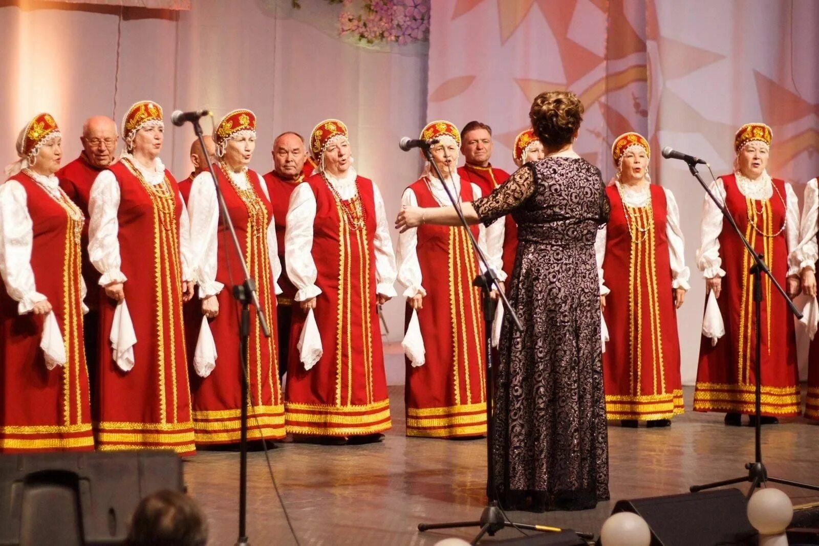 Русский народный ансамбль. Солнечный хабаровского края-. Фольклор хор. Хор красная гвоздика чита. Русский хор.