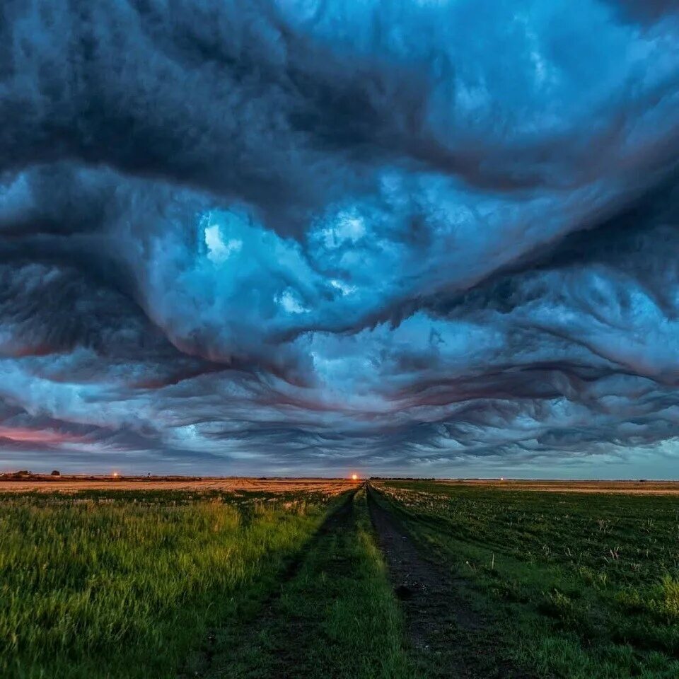 Туча ужасный. Undulatus asperatus. Облака asperitas. Облака undulatus asperatus. Oблaкa ундулатус acпepaтyc.