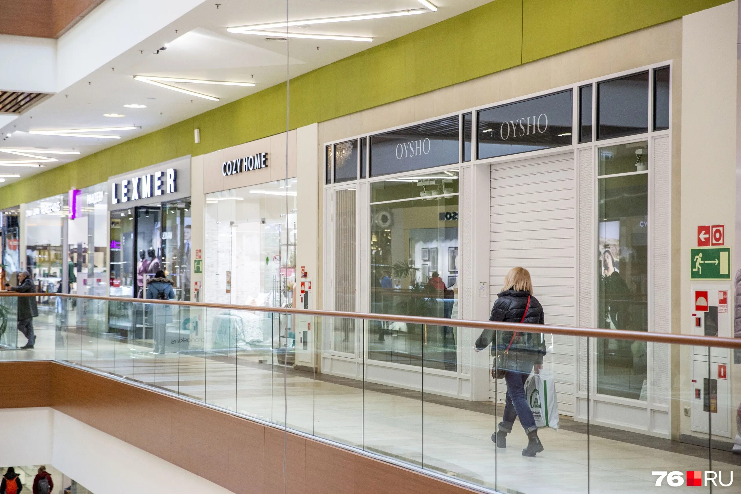 елисеевский гастроном в москве снаружи. закрытие магазинов в москве. москва закрытые магазины. москва закрытые магазины. закрытие магазина.