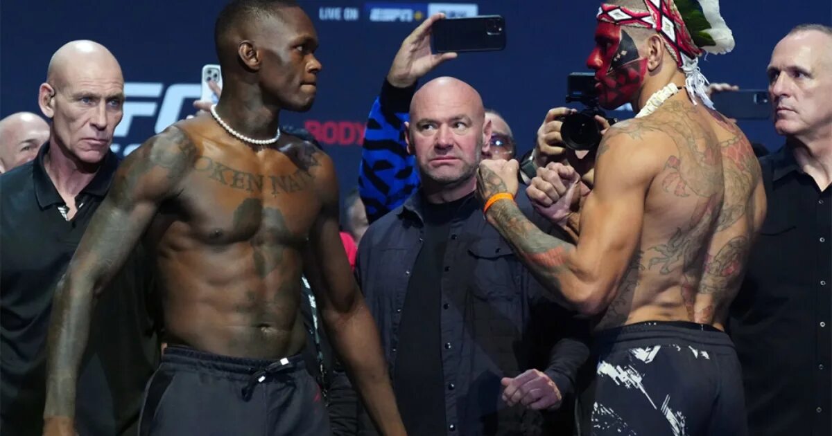 Исраэль адесанья алекса перейру. Алекс перейра адесанья. Алекс перейра исраэль адесанья. Перейра адесанья нокаут. Исраэль адесанья в нокауте.