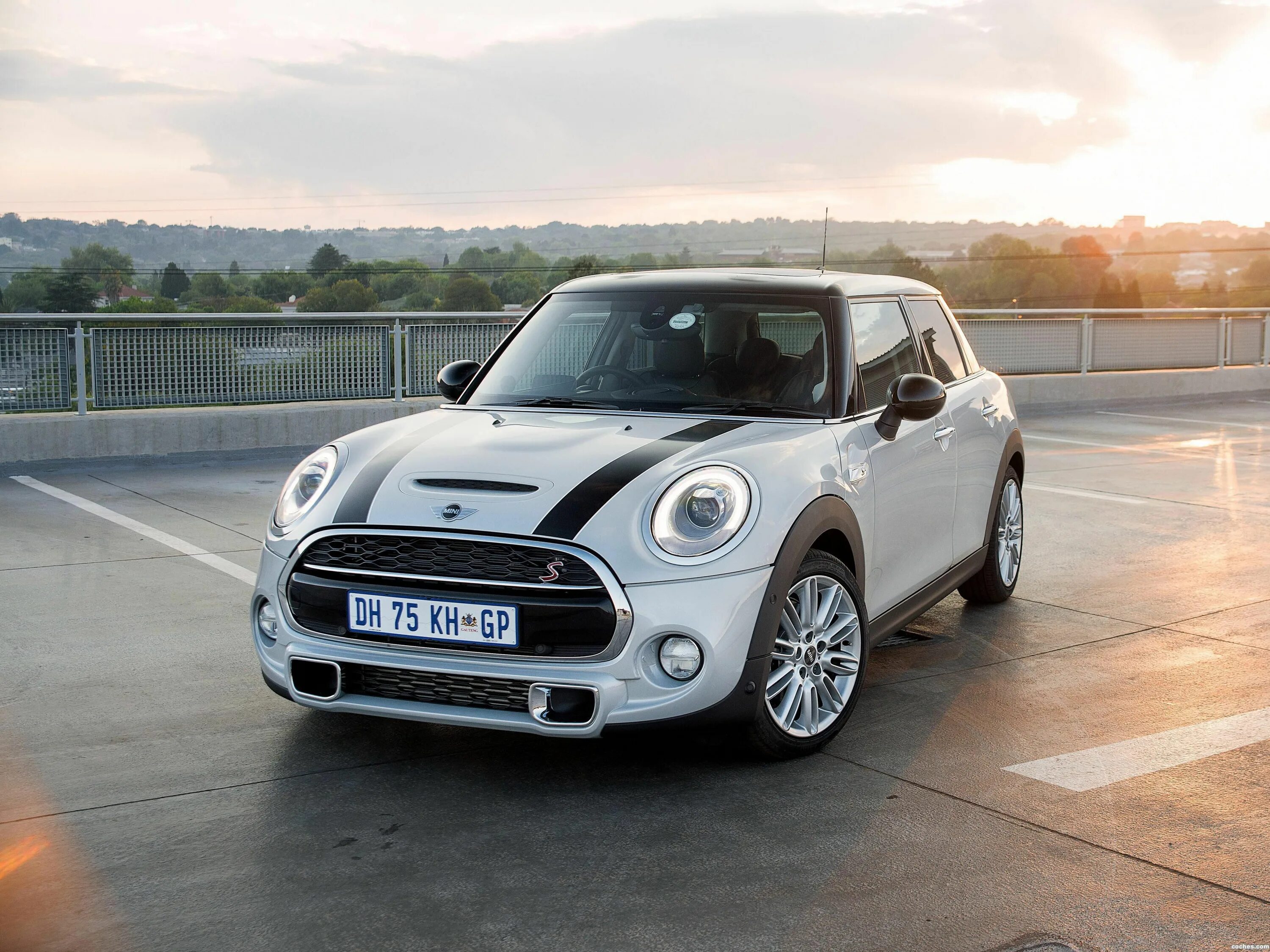 Есть ли мини. Mini Cooper s. Mini Cooper s5. Mini Cooper & Cooper s. Mini Cooper s 2015.