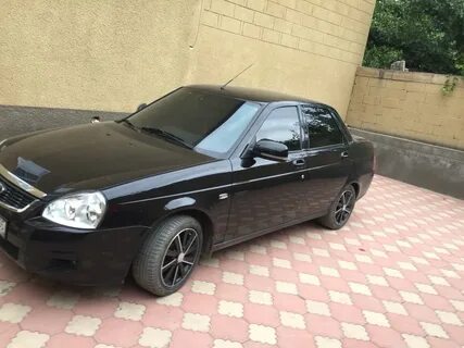 Приора черного цвета