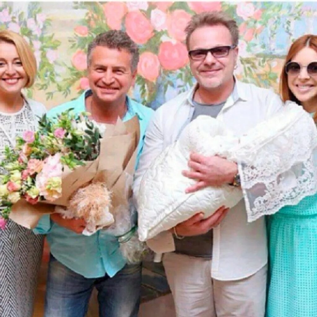 лук на выписку из роддома маме. что одеть маме на выписку из роддома. фотограф на выписку из роддома. мамы на выписку из роддома. выписка из роддома летом.