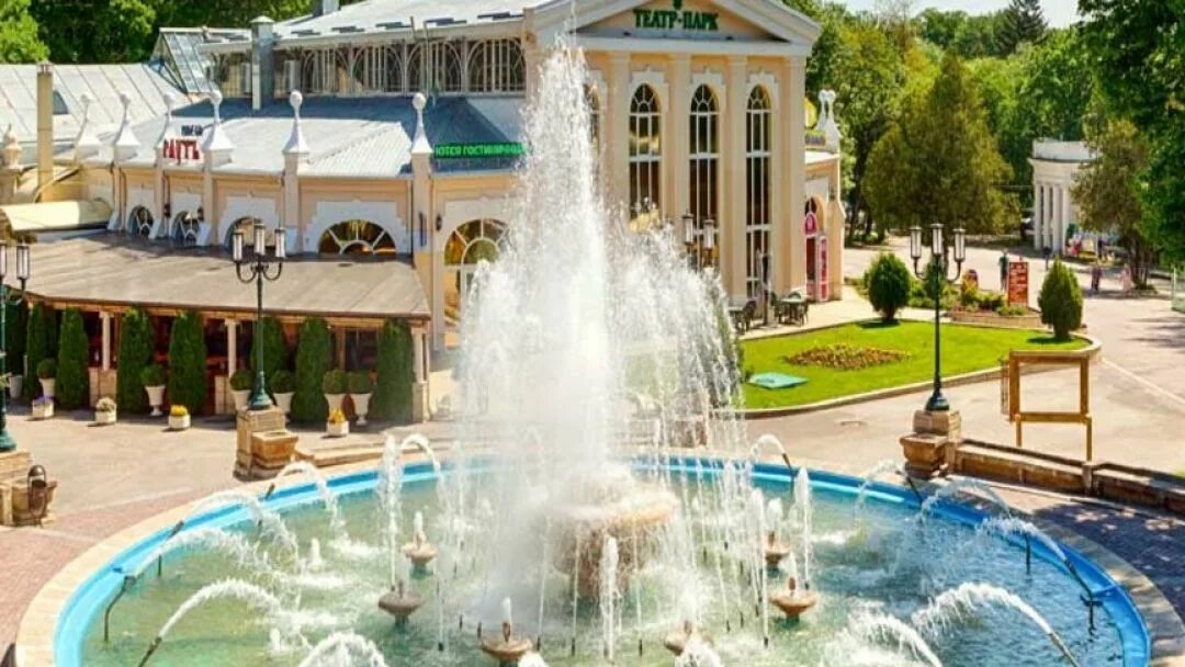 Курорты кавказских минеральных вод ессентуки. Ессентуки курортный парк фонтаны. Курортный парк пятигорска. Старый центральный фонтан ессентуки ссср. Курортный парк ессентуки.
