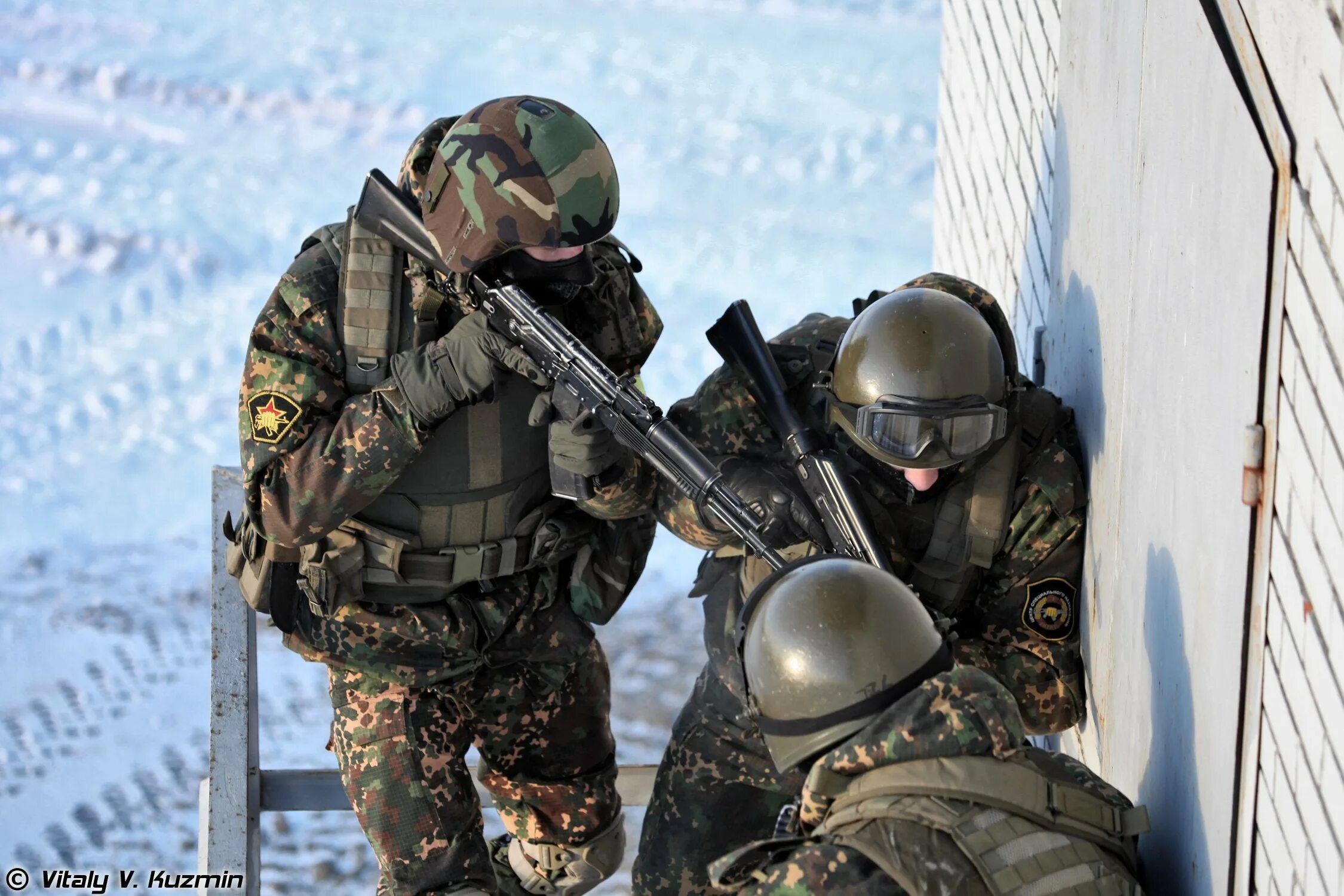 Спецназ цсн витязь. 1 августа 1994 г сформирован отряд спецназначения вв мвд русь. 1 августа cформирован отряд спецназначения вв мвд «русь». Спецназ витязь шеврон. Вв мвд рф внутренние войска спецназ.