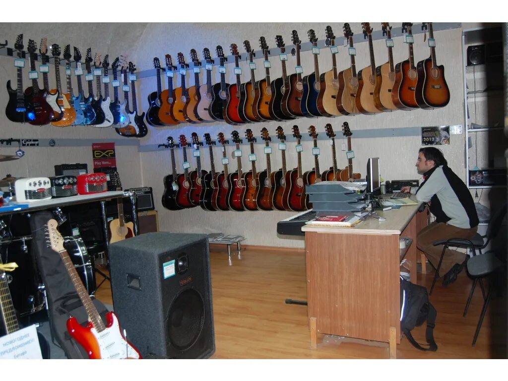 магазин музыкальных инструментов в туле. бостон тула магазин музыкальных. магазин музыкальных инструментов. музыкальные товары. музыкальные инструменты магазин в туле.