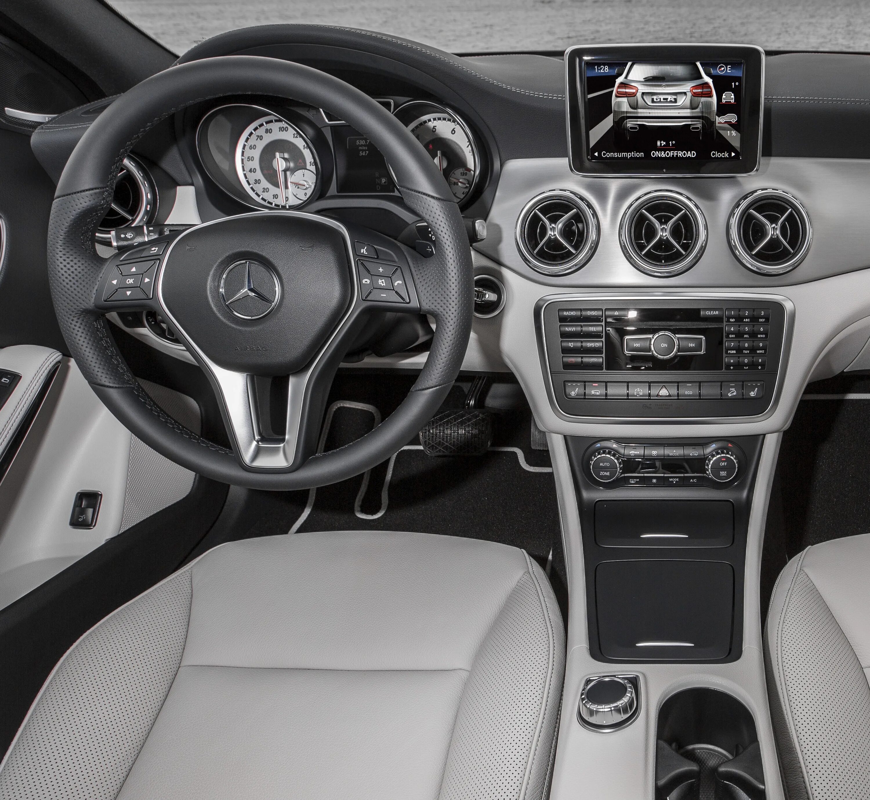 Lj fdbnm d gla. Mercedes benz gla 250. мерседес gla 250 купе. mercedes gla 250 салон. mercedes benz gla 2015.