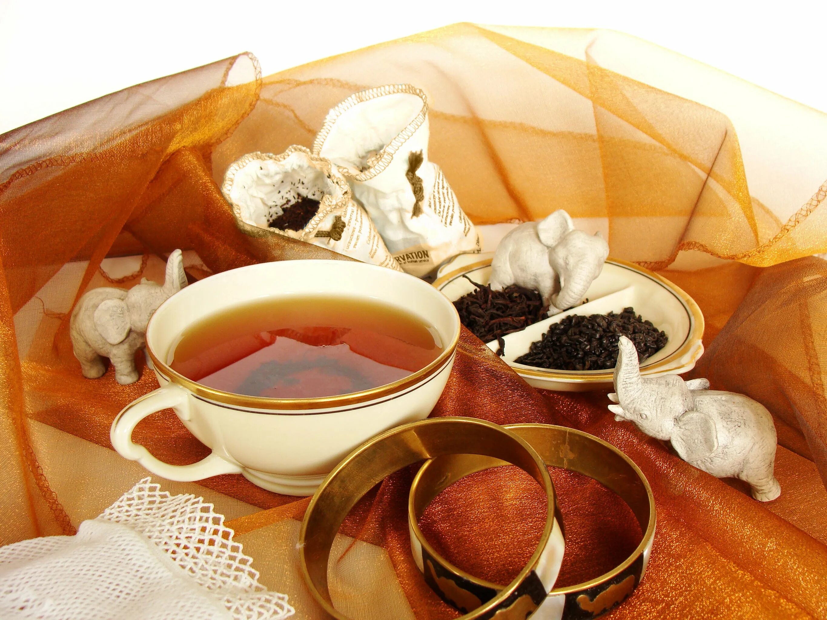 Чайная церемония в Индии. Красивый чай. Чаепитие. Чайная церемония d Индии. Горько сладкий чай