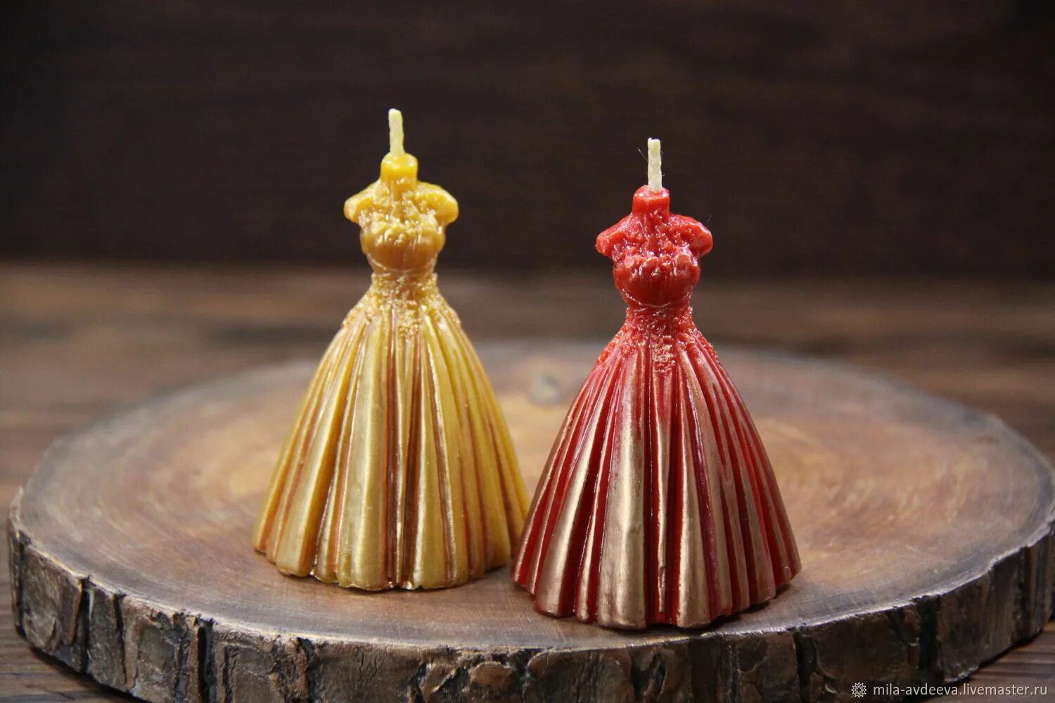 Девушка с красной свечой. Красивый стол с девчонками. Оля пушкина ксения кокорева. Свеча платье невесты. Свечи для женщин.