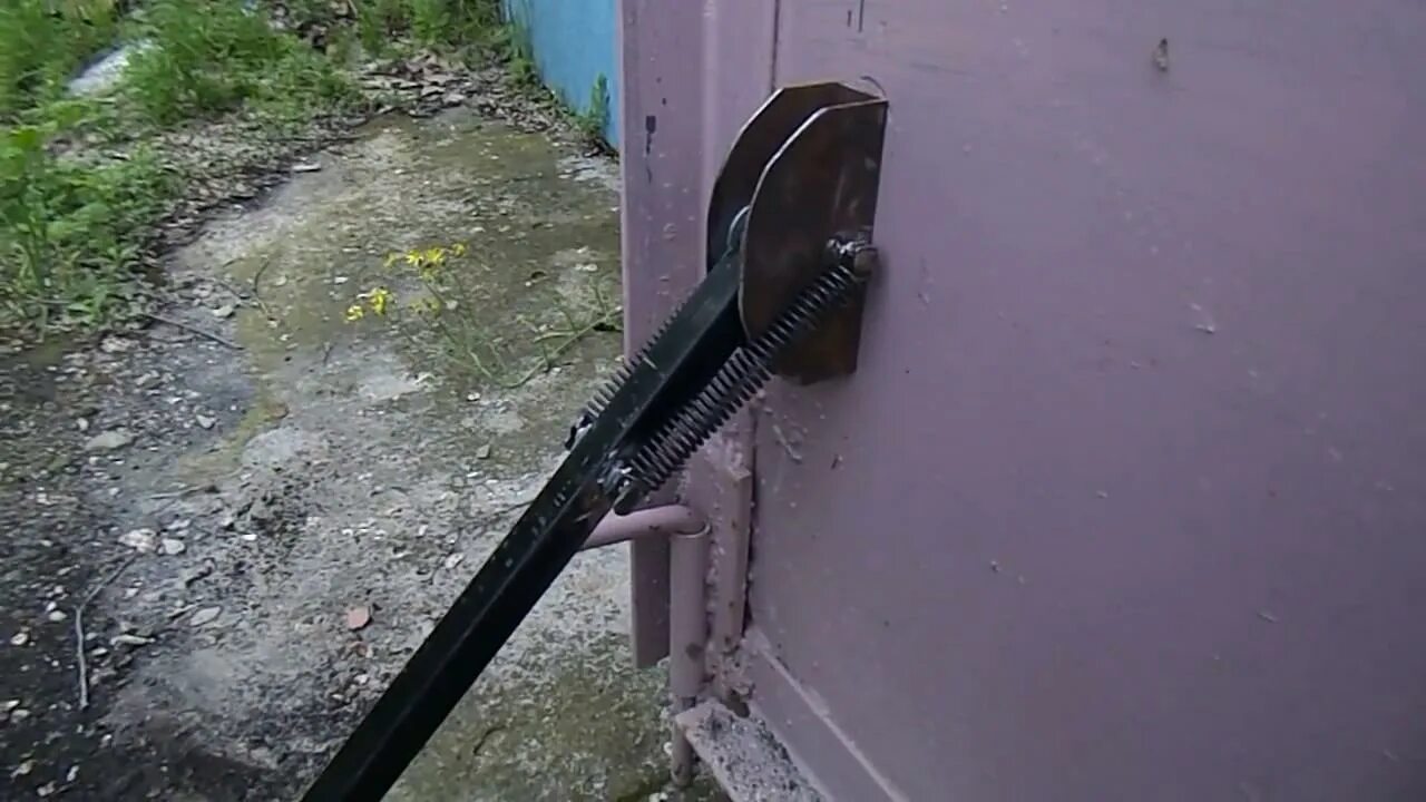 Упор для ворот распашных. Задвижка для распашных ворот исток. Стопор для ворот распашных. Фиксатор калитки wd7003. Ограничитель ворот шмитц.