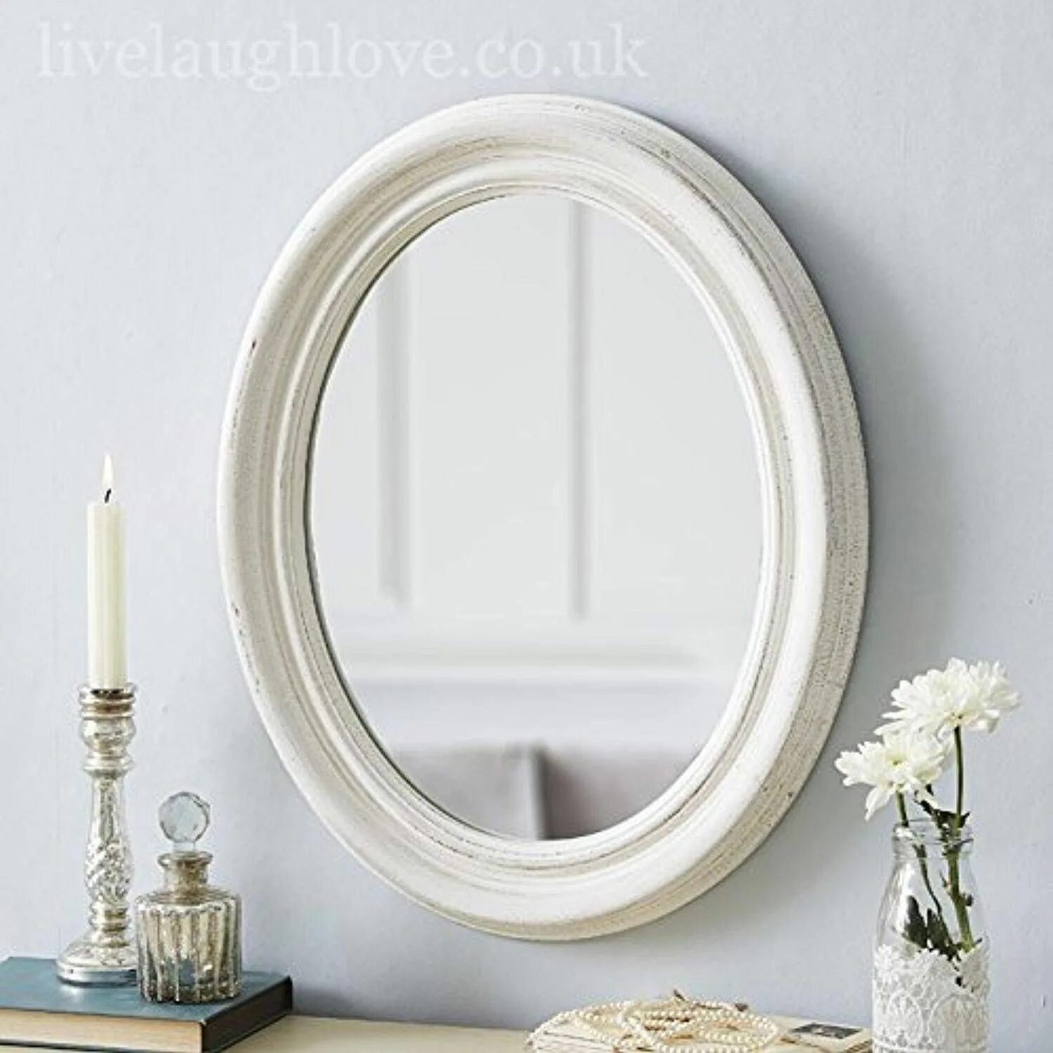 Зеркала в ванную белые. Зеркало икеа круглое. Овальное зеркало в интерьере. Рамка для овального зеркала. Круглое зеркало в белой раме в ванную.