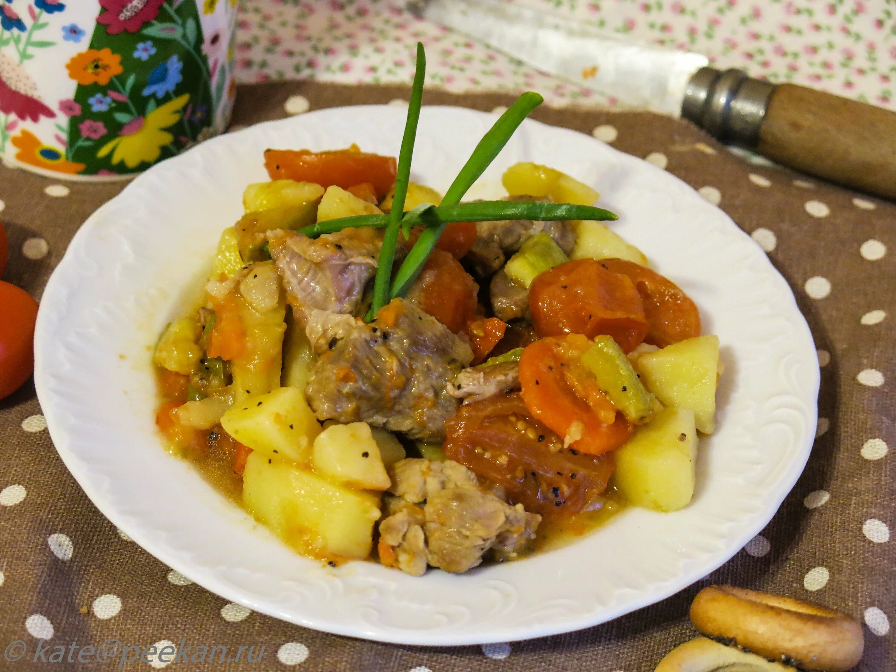 Филе индейки тушеное с овощами. Рагу из индейки с овощами. овощное рагу с кабачками и индейкой. запеченное рагу индейки. овощное рагу с филе индейки.