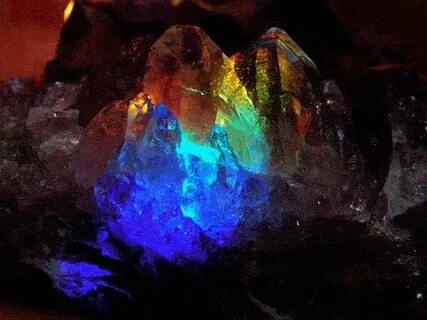Не драгоценный камень а светится
