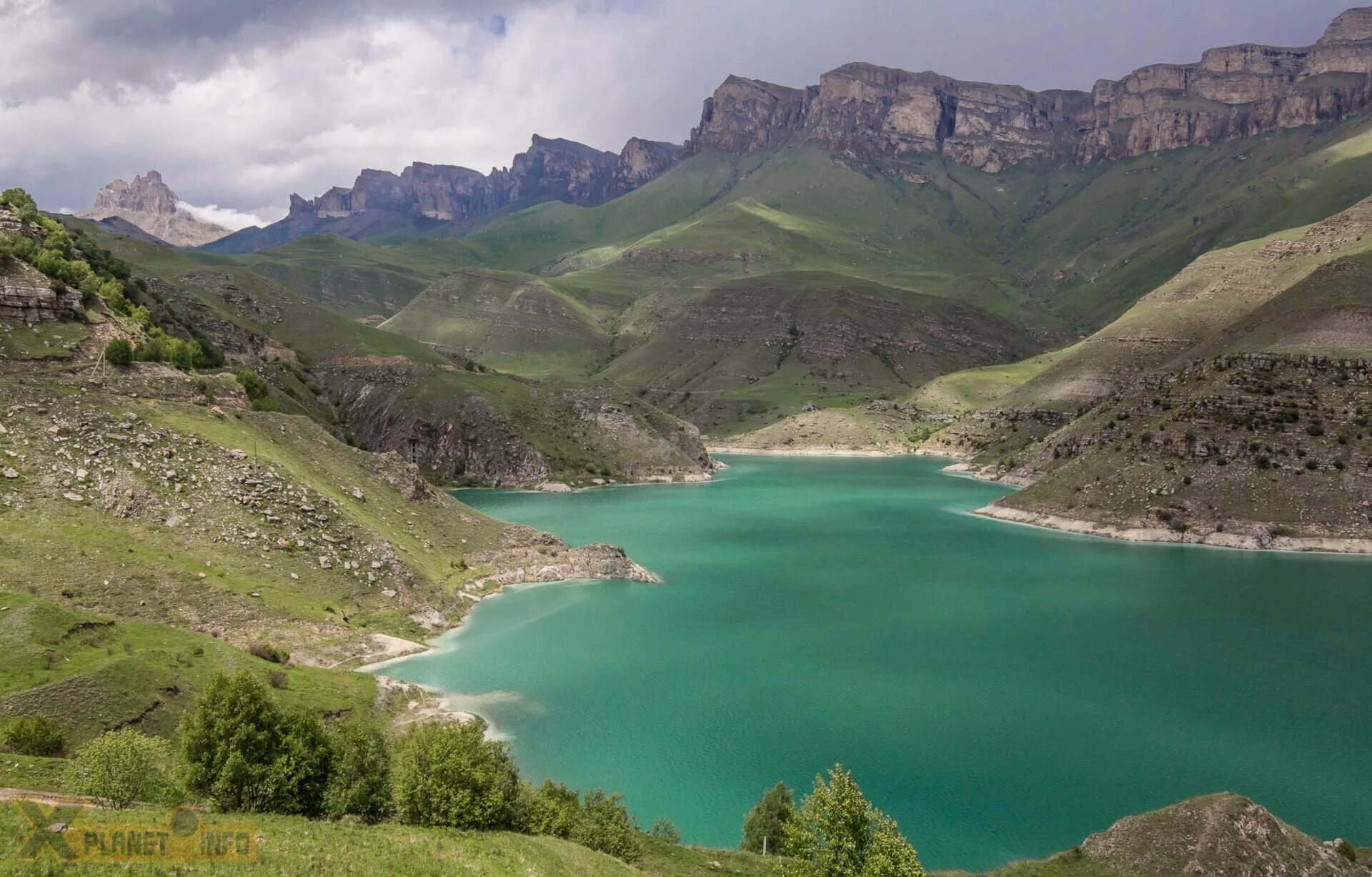 Гижгит озеро Приэльбрусье. Озеро Уллу Гижгит. Озеро Гижгит Кабардино Балкария осенью. Бедык Кабардино Балкария.