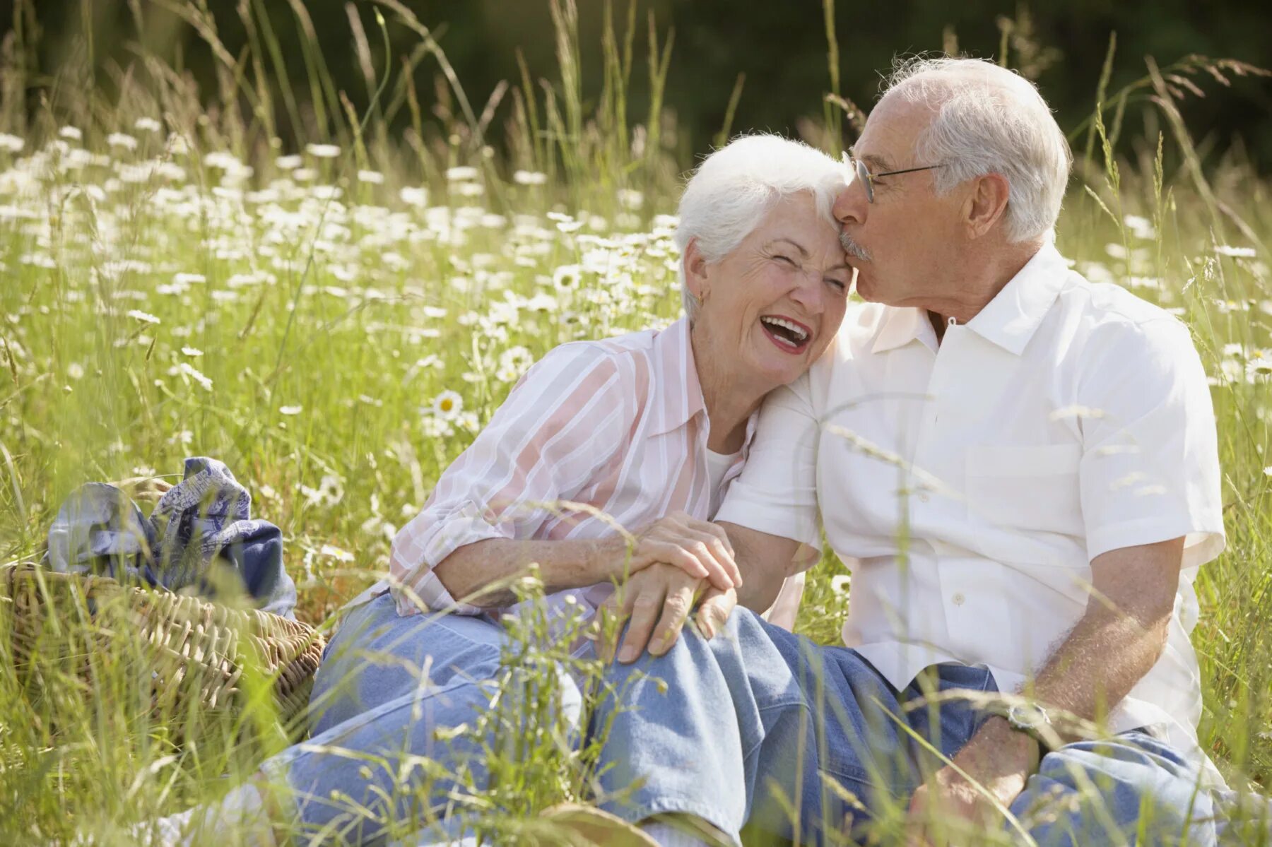Добрые пенсионеры. Пожилые люди. Счастливые старики. Счастливые пожилые люди. Старость в радость.