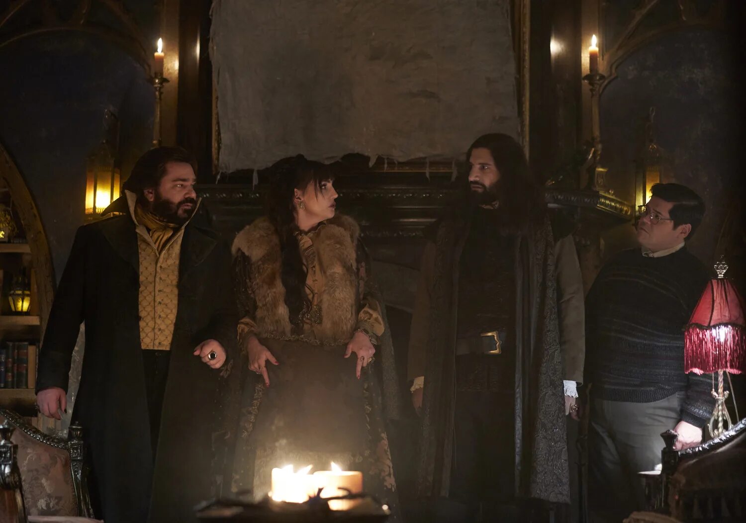 What we do in the. What we do in the shadows сериал. what we do in the shadows 2019 сериал. реальные упыри нандор и гильермо. реальные упыри сериал кубик в кубе.