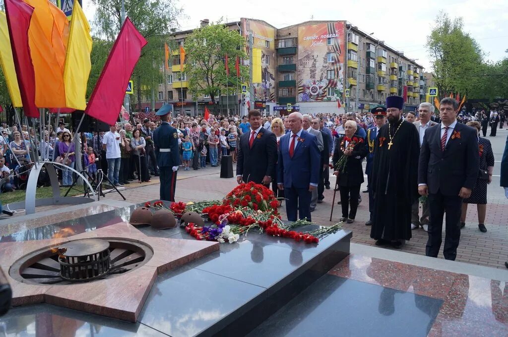 Химки 9 мая. С днем Победы Химки. Химки сквер на победе. Химки улица Победы 9 мая.