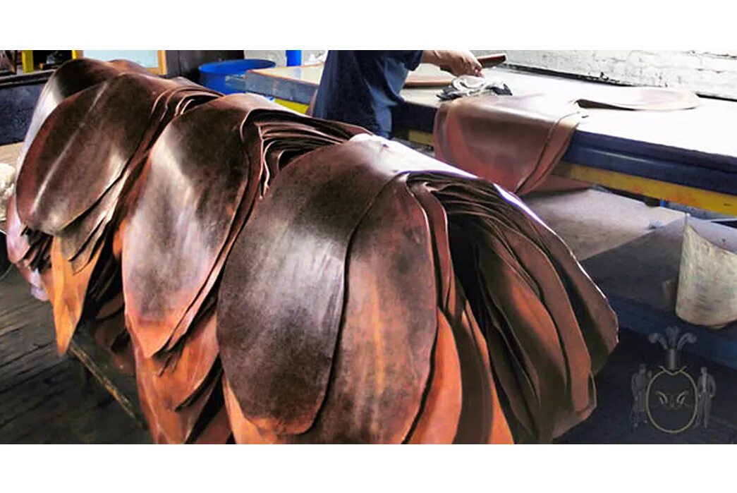 Как называется кожа животных. Shell cordovan кожа. кожа лошади. конская кожа. кожа из лошадиной шкуры.