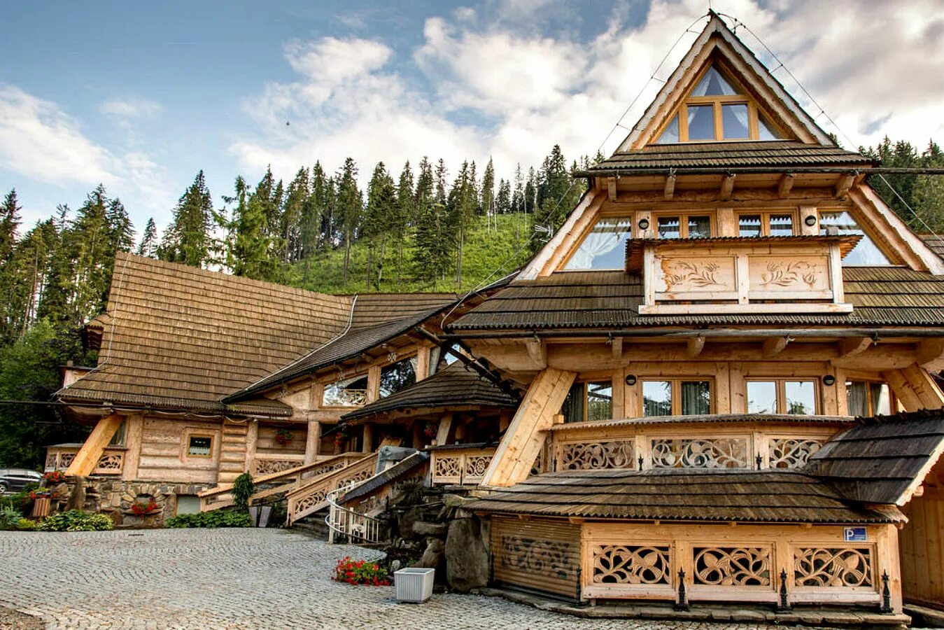 переславль-залесский царство берендея. сруб терем. зодчество древней руси избы. м. дом на старославянском.