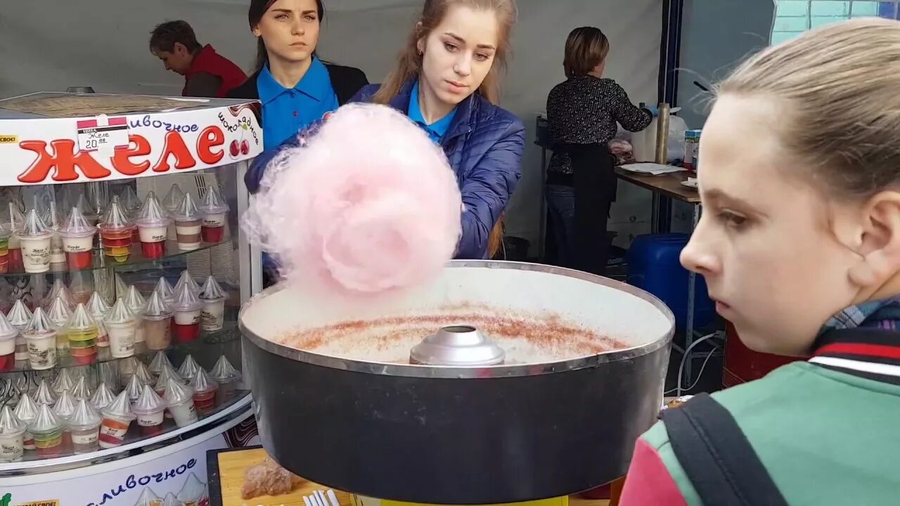 Почему сладкая вата. Сахарная вата. Сахарная вата в стаканчиках. Арбузная сладкая вата. Килограмм сладкой ваты.