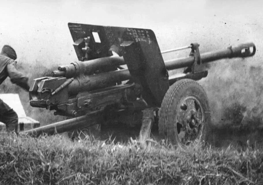 Сколько фашистских танков уничтожил артиллерист. 76 Мм пушка ВОВ. Пушка Великой Отечественной войны ЗИС-3. 76 Мм дивизионная пушка 1942 года. Противотанковая пушка ЗИС-2.